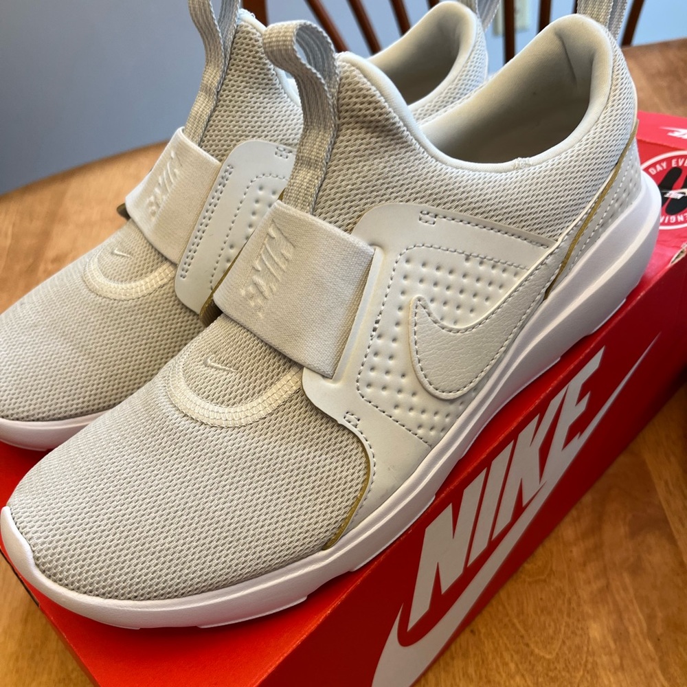 Women’s Nike Slip on